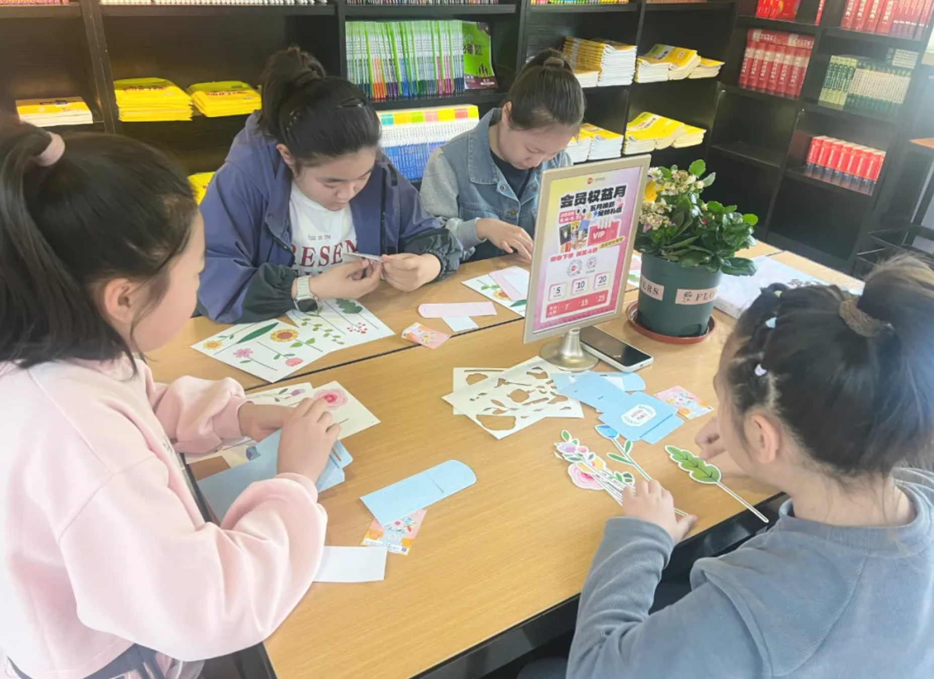 营子新华书店：情暖五月 感恩妈妈