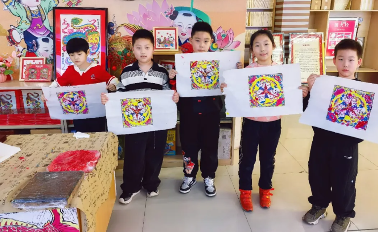  “木板印年味 年画传匠心”武强年画体验活动