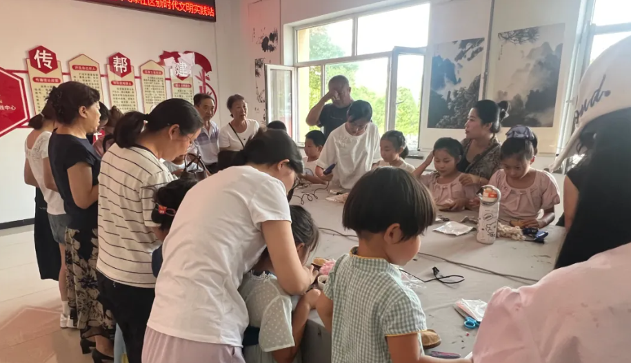 营子新华书店：相约七夕寻巧趣 豆荚萌偶载温情