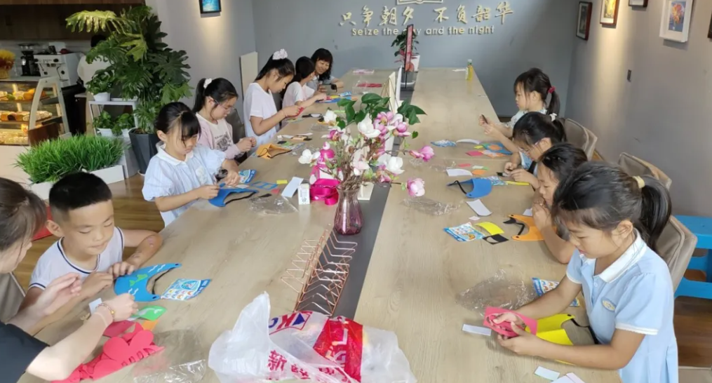 巧手制帽，悦享书香——丰宁新华书店趣味手工研学活动圆满举办